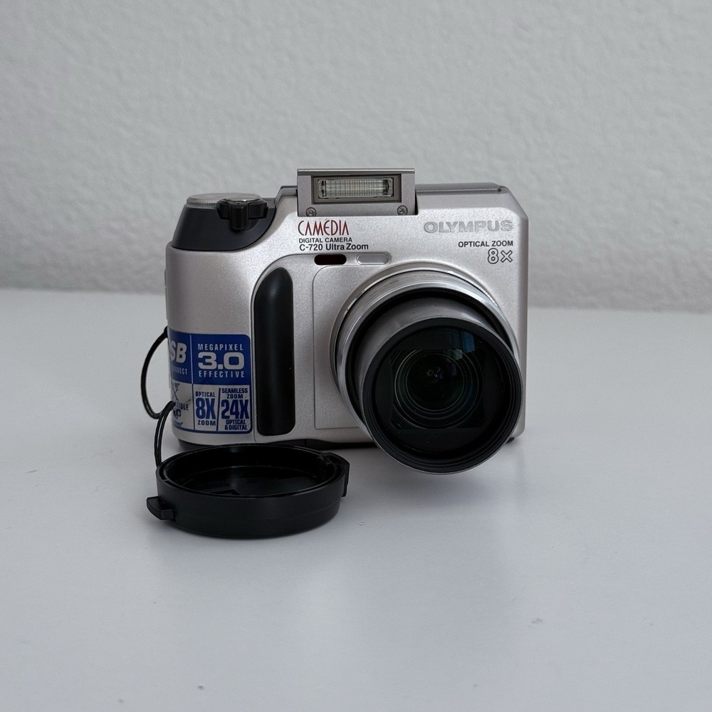 Olympus Camedia C-720 Ultra Zoom 3.0MP Digital CAMERA ONLY Silver POWERS ON